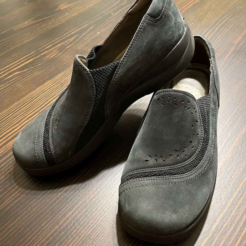 Aravon Womens Casual Leather Slip On Flats